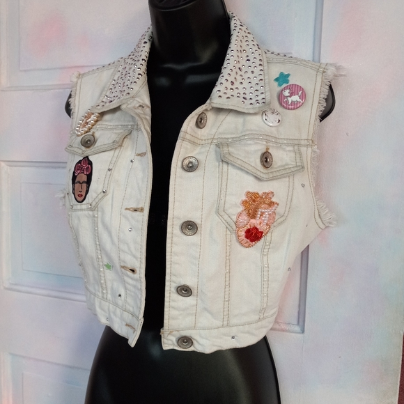 💝Kawaii princess cropped light wash ooak vest! Sparkles & pearls PRICE FIRM - Picture 9 of 16